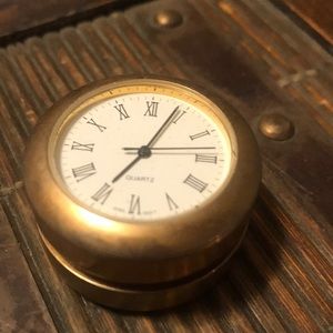 Quartz gold colored gold plated yo yo watch